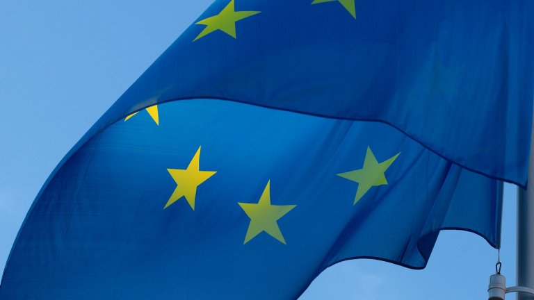 Europa Flage im Wind