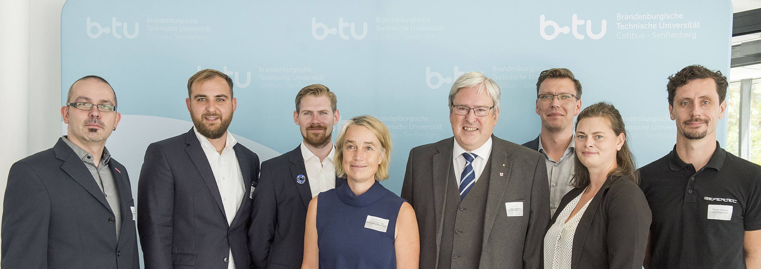 Gruppenfoto mit Brandenburgs Wirtschaftsminister Prof. Dr. Jörg Steinbach