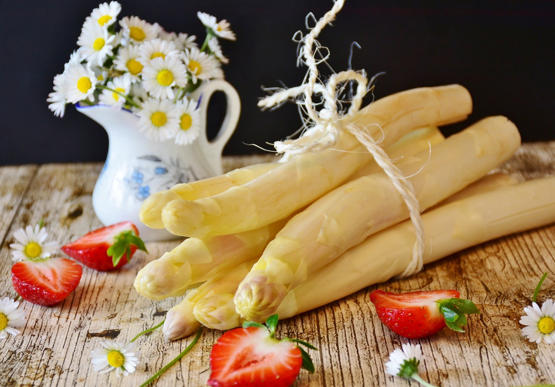 Spargel und Erdbeeren