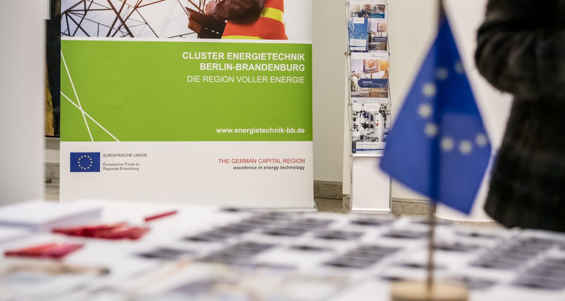 Clusterkonferenz Banner mit EU Flagge