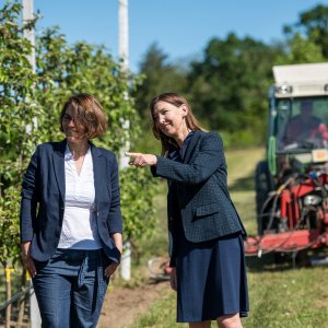 Frau Dr. Janina Bolling (links) und Frau Dr. Manuela Zude-Sasse (rechts).