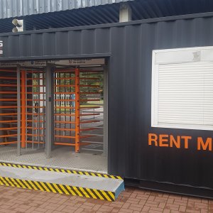 Fieberschranke vor Werksgelände Eberswalder Wurst GmbH